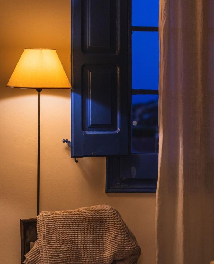 Hostal De La Placa - Hotel Boutique กาบริลส์ ภายนอก รูปภาพ