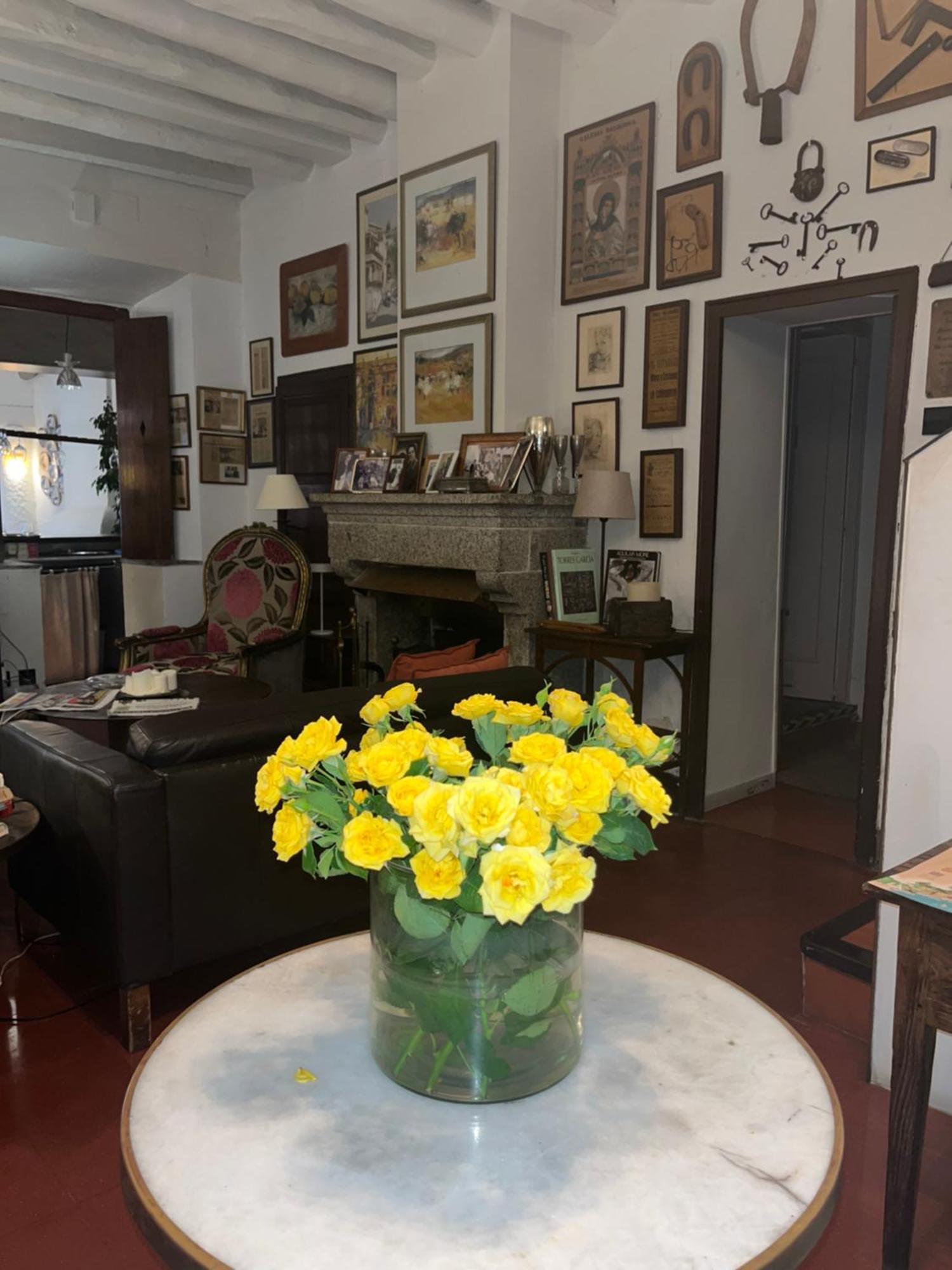 Hostal De La Placa - Hotel Boutique กาบริลส์ ภายนอก รูปภาพ