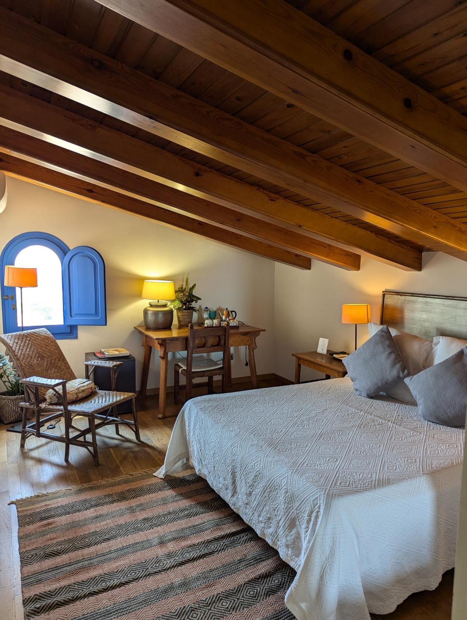 Hostal De La Placa - Hotel Boutique กาบริลส์ ภายนอก รูปภาพ
