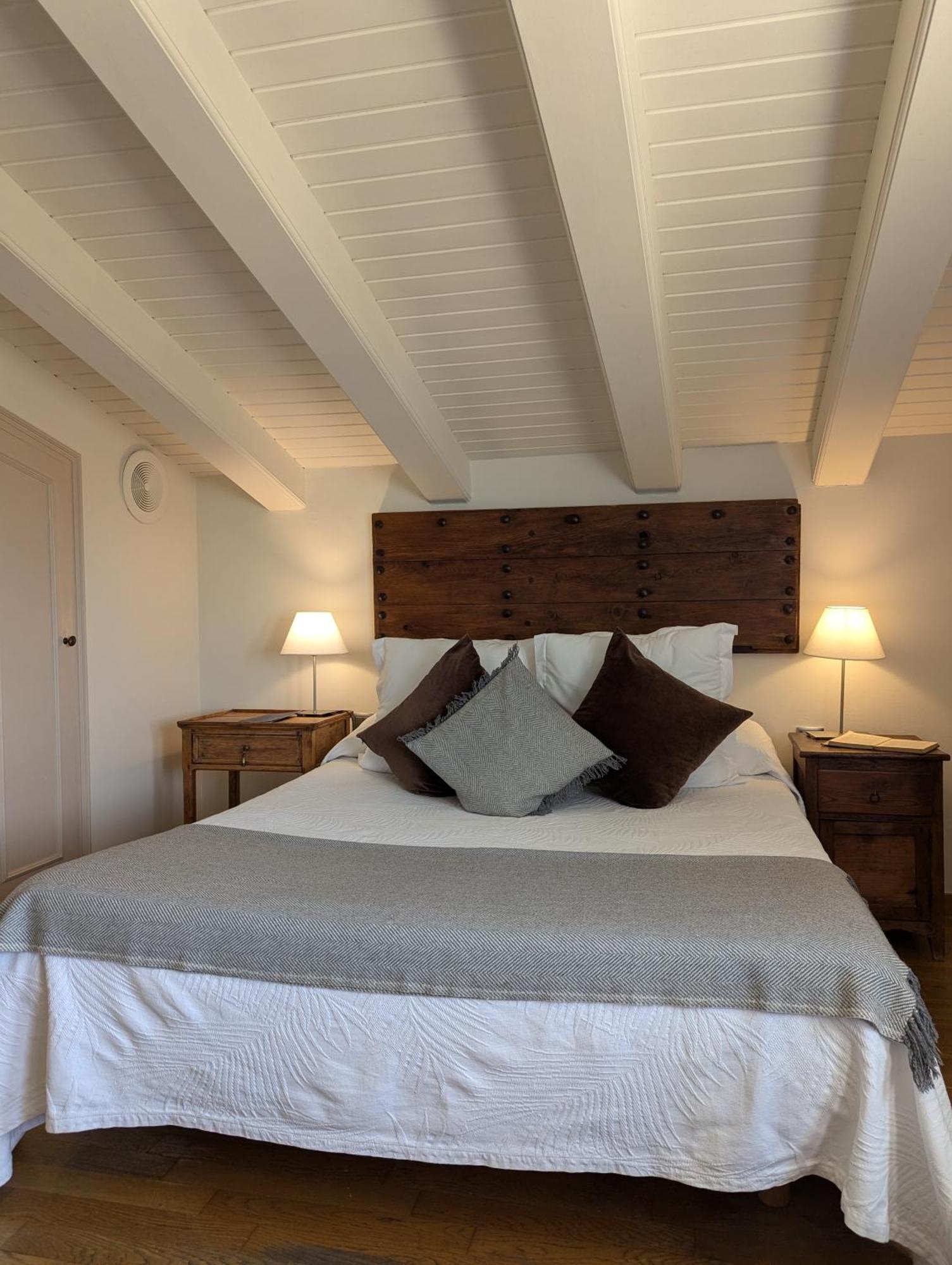 Hostal De La Placa - Hotel Boutique กาบริลส์ ภายนอก รูปภาพ