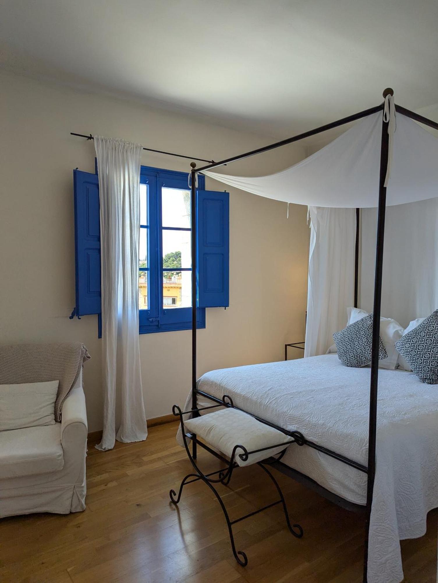 Hostal De La Placa - Hotel Boutique กาบริลส์ ภายนอก รูปภาพ