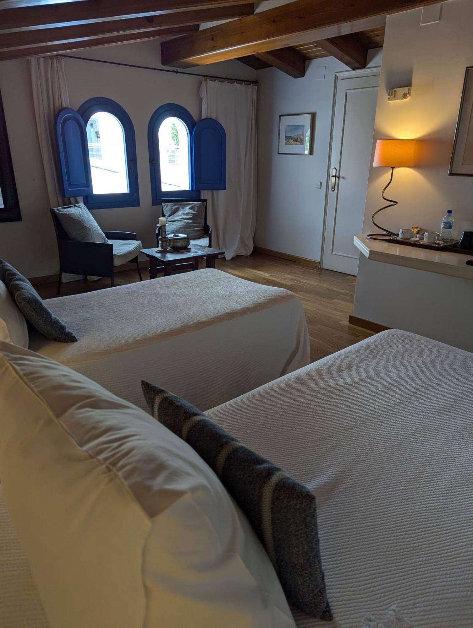 Hostal De La Placa - Hotel Boutique กาบริลส์ ภายนอก รูปภาพ