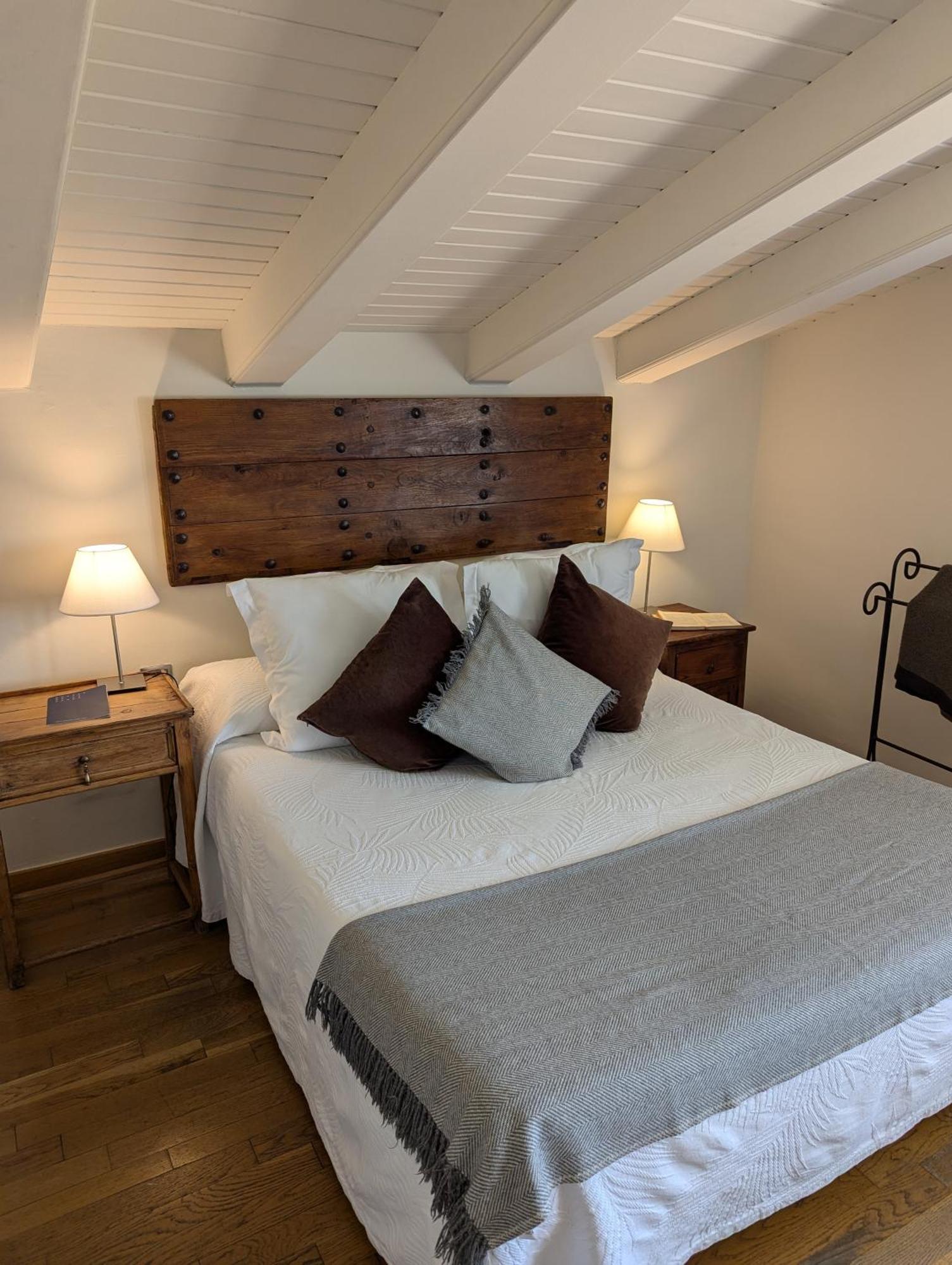 Hostal De La Placa - Hotel Boutique กาบริลส์ ภายนอก รูปภาพ
